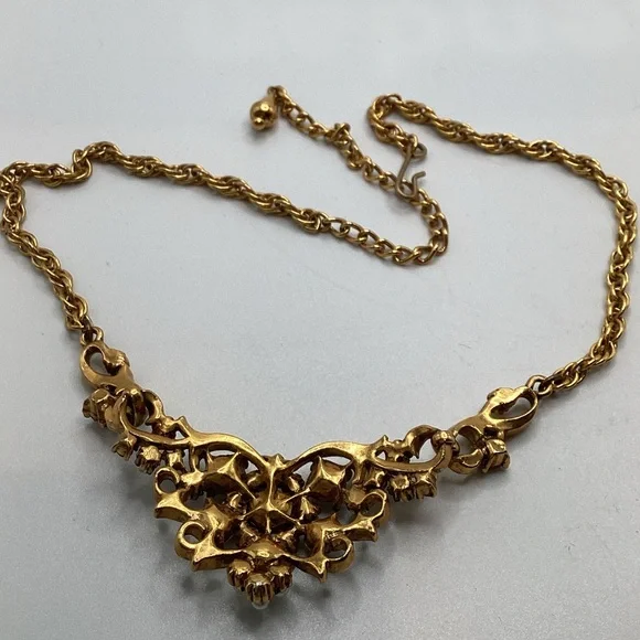 Vintage Gold-Tone Necklace with Purple Crystal and Pearl Accents - Picture 2 of 3